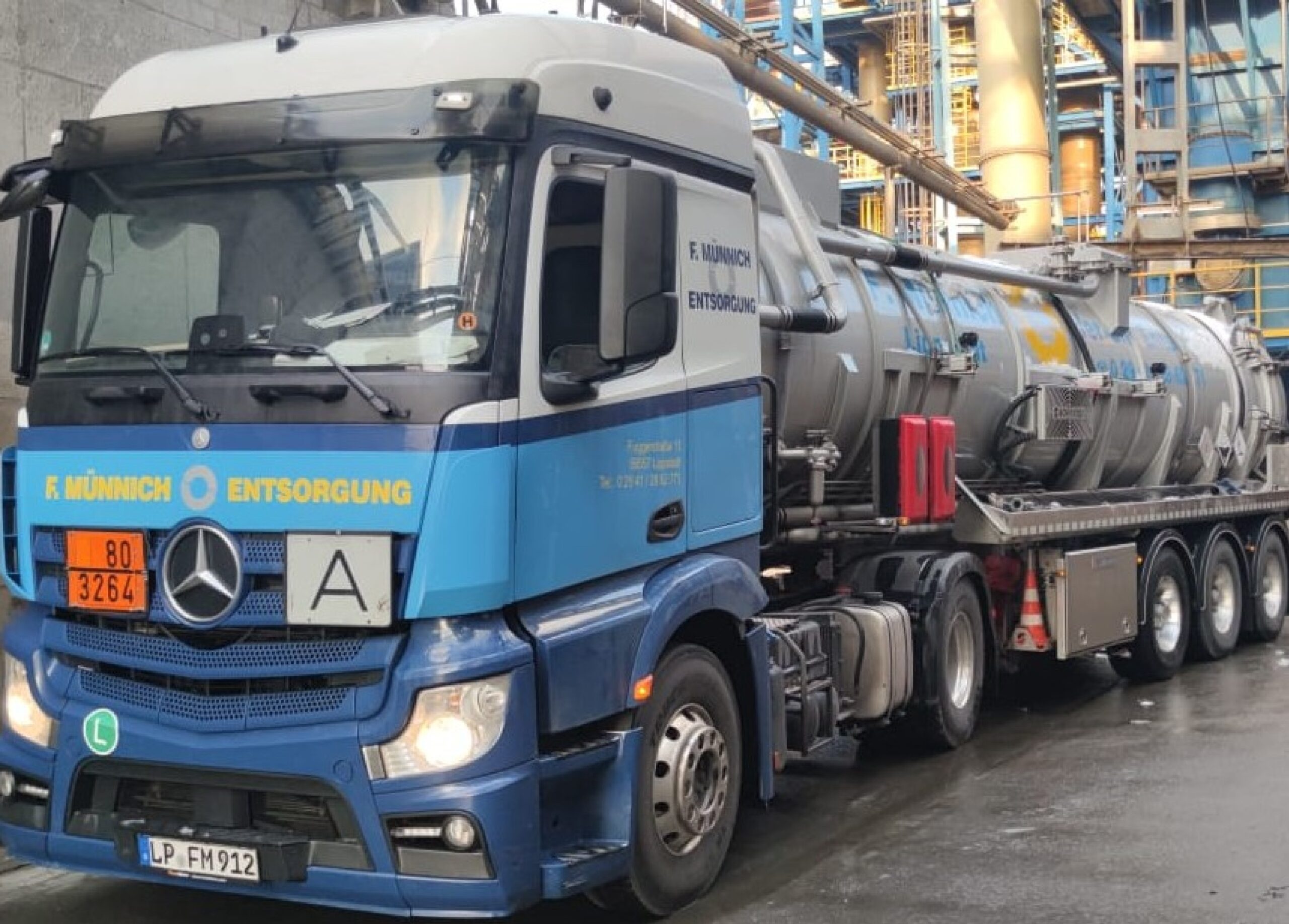 Umwelttransporte mit LKW von Münnich Entsorgung